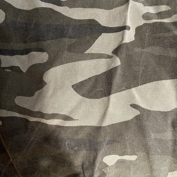 🏷️ 2/$20 Express Camo Button-down Tunic Shirt - Picture 4 of 4